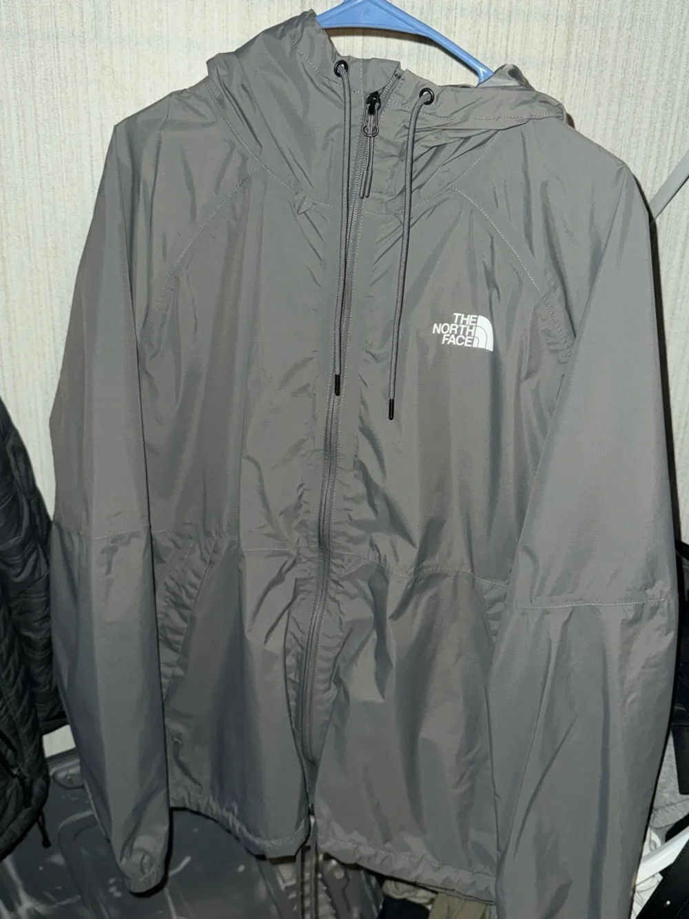 The North Face Men's Hooded Windbreaker Jacket - Gray